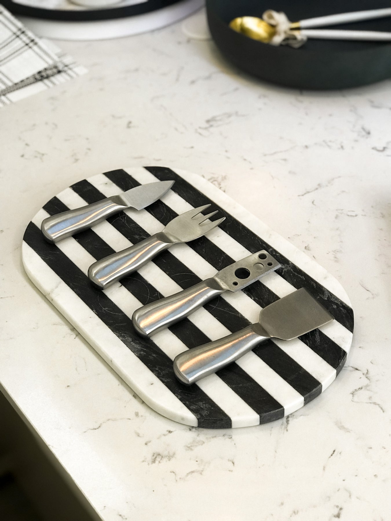 Black & White Marble Board